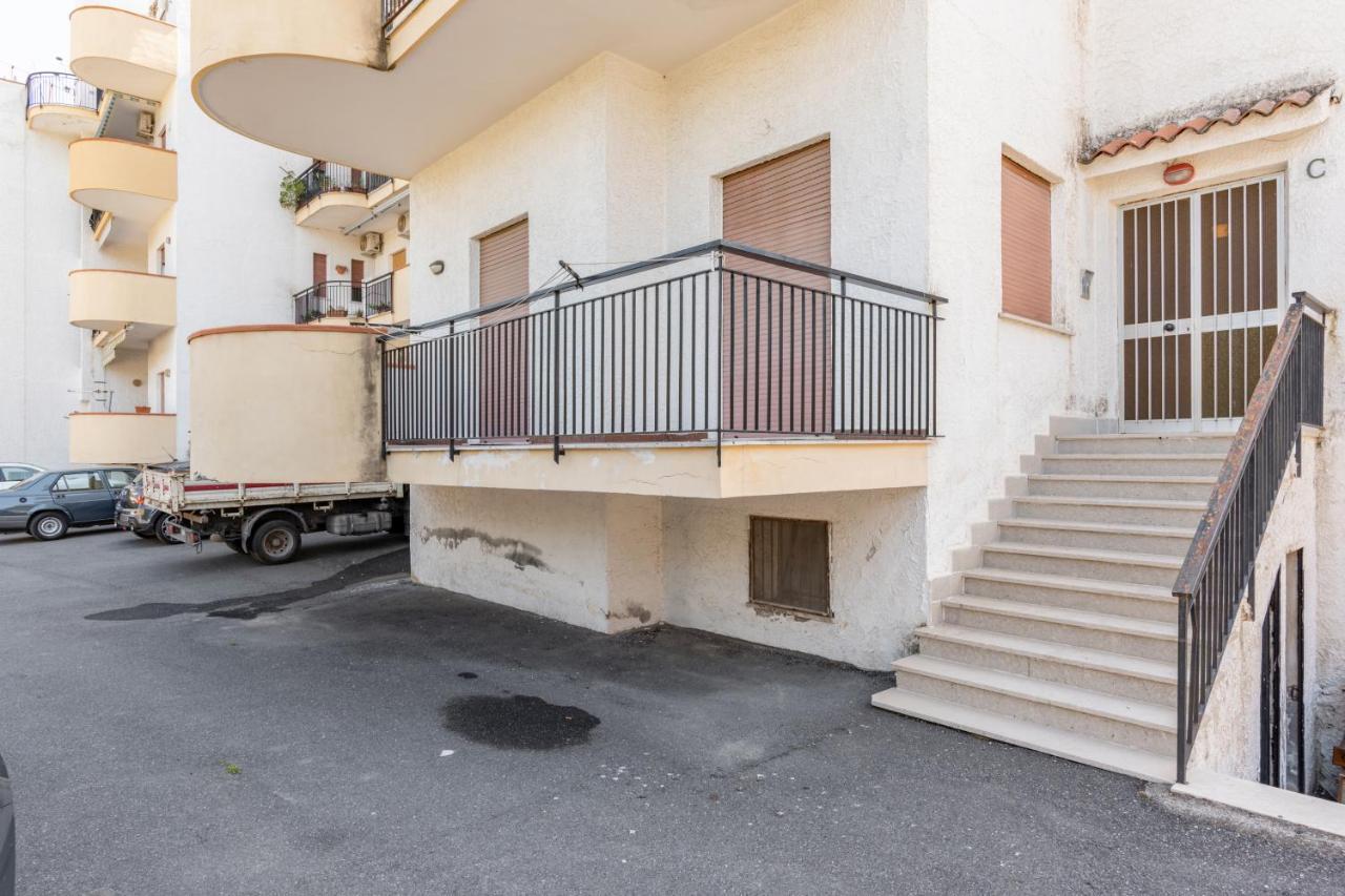 Giardini Naxos Apartment With Terrace Near The Sea Екстериор снимка